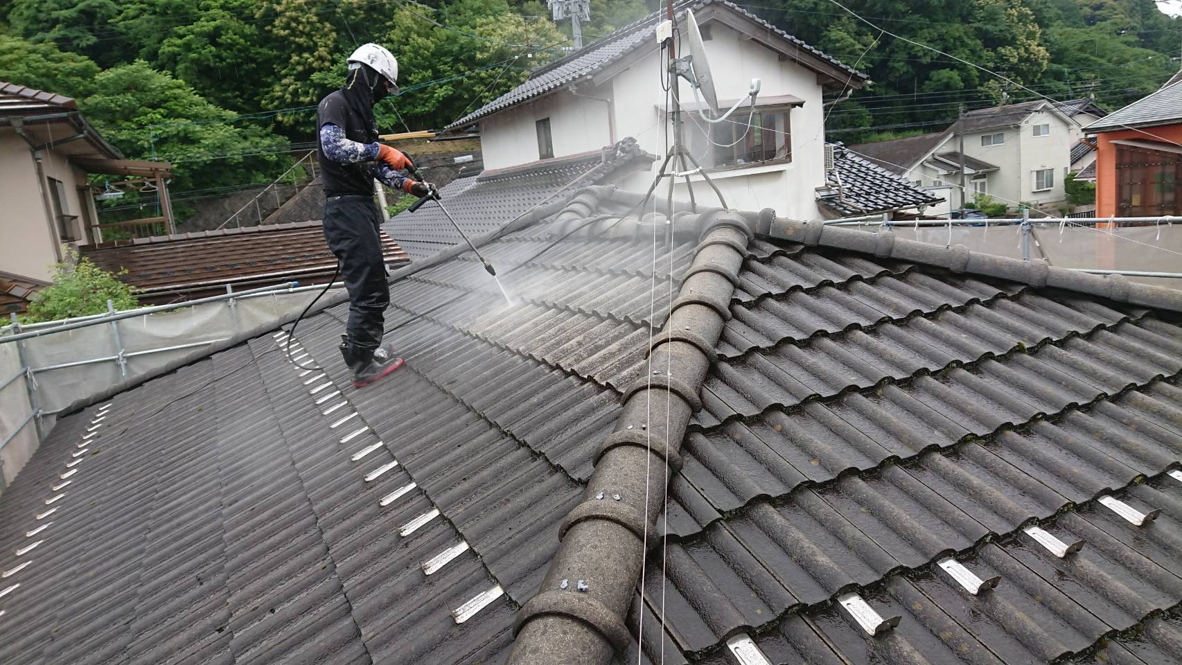 松江市屋根・外壁塗替え工事。高圧洗浄